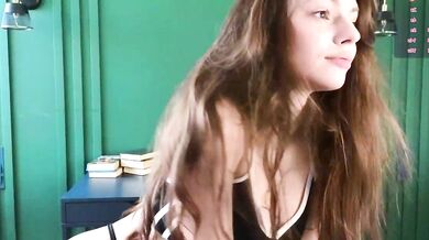 Randibelger - A captivating cam girl and her charming enchantments