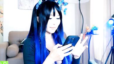 Watch Baeasian seduce and tease with her stunning curves in a sensual streamer session