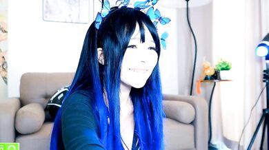 Watch Baeasian seduce and tease with her stunning curves in a sensual streamer session