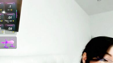 Watch the stunning Cam slut exotick in stunning dÃ©colletage twerking & rump