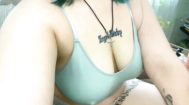 Watch shirleyroses' stunning figure bounce on webcam like a pro in this hot video!