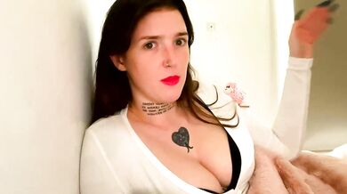 Amyoxxo: Elegant rear, naked, and masturbating in front of the camera