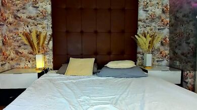 Taylor_Blush - The Ultimate Seduction: Seductive webcam babe with a juicy body