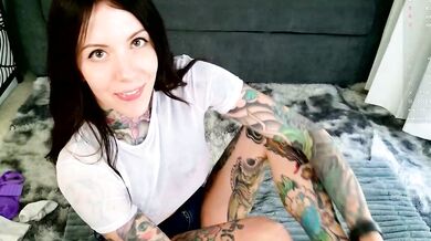 Harliequinnx's stunning backside is on display in this exclusive video online