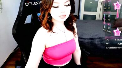Maddymystie's pulsating lips and mesmerizing body - watch now!