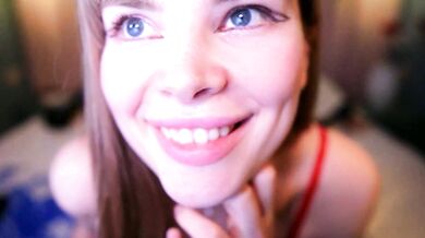 Exquisite dÃ©colletage seduces with her hips and seduces you to be her lover