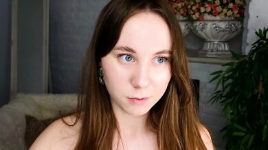 Jules_endless is a stunning busty babe who can't resist getting her tight body pounded
