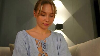 Snow_is_falling's seductive curves and tantalizing body in the nude on camera