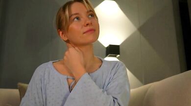 Snow_is_falling's seductive curves and tantalizing body in the nude on camera