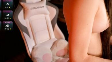 Apriluv's real orgasmic bottom gets the massage of a lifetime