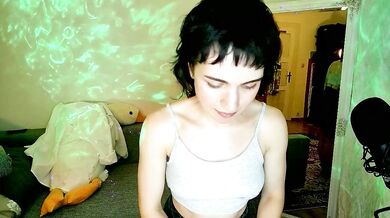 Watch evaelfiej69 tease & seduce with her naked body in webcam chat