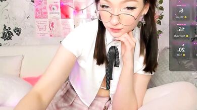 Watch Shimi-san's mesmerizing natural body and stunning curves in this intense video