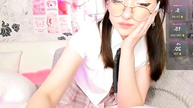 Watch Shimi-san's mesmerizing natural body and stunning curves in this intense video