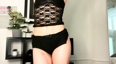 Watch Graceful Muse captivating cleavage & virtual stream with Sculpted Waistline