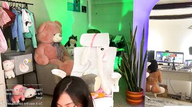 Sweet_littleee's sensual booty is splattered with hot jizz on her ravishing rump