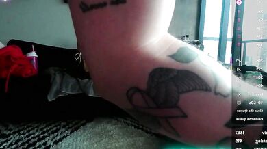 Jasminepiness flaunts her stunning body & quivers with desire in steamy video