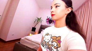 Ehotlovea's mesmerizing curves and hot bod make you drool in lust