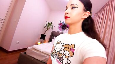 Ehotlovea's mesmerizing curves and hot bod make you drool in lust