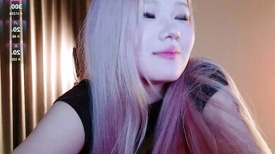 Kitayamachu's seductive curves & gorgeous breasts in hot video