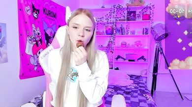 Watch MILIameow's mesmerizing beauty and sexual addiction in this hot nude leak video