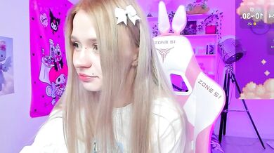 Watch MILIameow's mesmerizing beauty and sexual addiction in this hot nude leak video