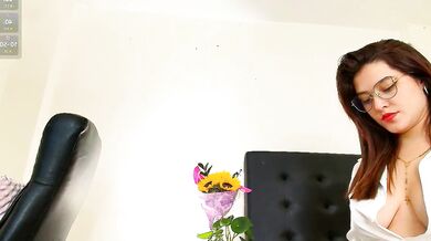 Amabella_w's Energetic Body is the Perfect Match for Sultry Desires and Intense Blows!