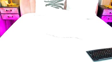 Amedeeabanks seduces Elegant beauty with her seductive curves & tantalizing ass