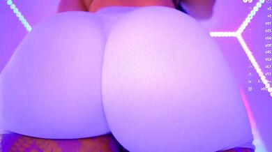 Oxlemon's relaxing cam show will make you want to relax