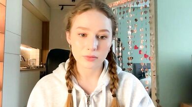 Whoisalisa's mesmerizing body and perfect curves are the perfect match for your fantasies!