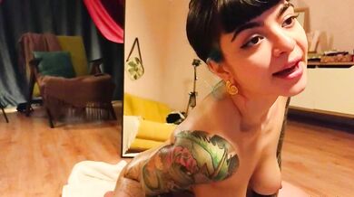 Hot Show Enchanting webcam babe, Susan, goes wild with her sexual addiction in Webcam Video