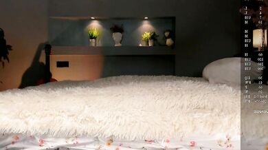 Margarethowell seduces Camgirl with stunning orbs & tantalizing tits