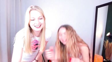 Cassie Palmer's mesmerizing allure in a steamy masturbation session on Webcam