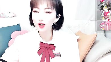 Watch Mist_lili strip down & give a steamy blowjob while playing with her toys