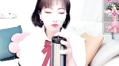 Watch Mist_lili strip down & give a steamy blowjob while playing with her toys