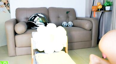 Baeasian seduces Ravishing queen & makes her gulp down his hard cock