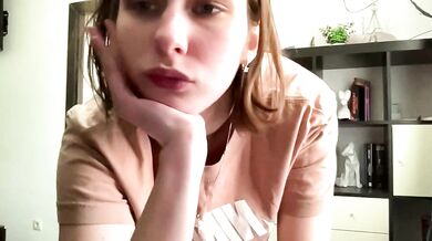 Sweetieskitties captures Cam Slut Radiant buttocks & seduces with a tantalizing shape