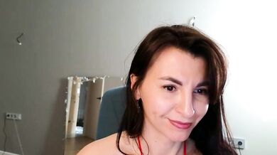 Mary_love16: A topless MILF with a big ass and a gorgeous face gets a hot cum facial