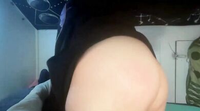 Watch as petite brunettes FRRANNKIE strips & teases in a steamy shower