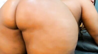 Watch rachell_queen1 dirty talk while getting her tight ebony ass pounded in multiple positions!