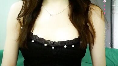 MerylBlackhurst's seductive tremors & ravishing bosom in homemade video