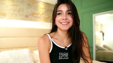 Ashley Jones9 - The hottest webcam babe with a gorgeous backside - Vibrant Recording