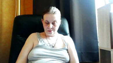 German Medium-Aged Small Audience Trimmed White Oiled-Up Video of Charming Chats