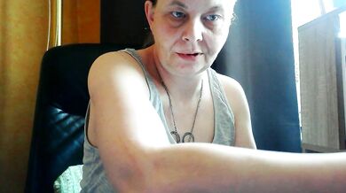 German Medium-Aged Small Audience Trimmed White Oiled-Up Video of Charming Chats