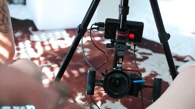 Olive_you_ seduces you with her stunning buttocks and fiery frame