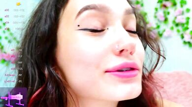 Watch breeding_material's seductive frame and beautiful curves in action!