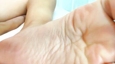 Theislandgirl's seductive glute stream is the perfect way to cap off a hot day!