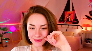 Uwunikaa's amazing curves and thrilling throating will make you cum in no time!