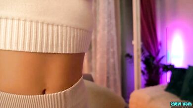 Sweety_rinushka_ seduces you with her tantalizing tremors and tantalizing bosom