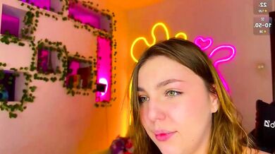 Adrean Sofi flaunts her naked body and seduces you with her stunning curves