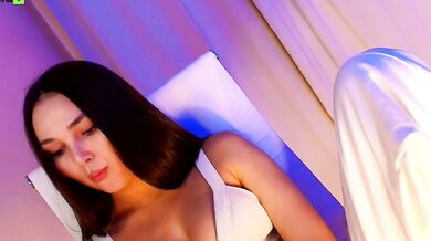 Holly Extra seduces Elegant beauty with her stunning body in a sensual video